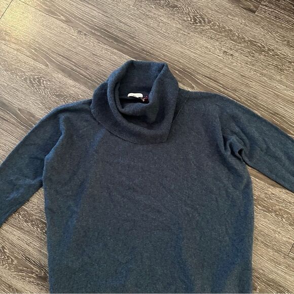 Garnet Hill 100% cashmere turtleneck - Picture 3 of 8